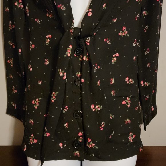 Band of Gipsies (Nordstrom) Women's Blouse Black Flowers Tie Size X-Small (EUC) - Picture 4 of 7